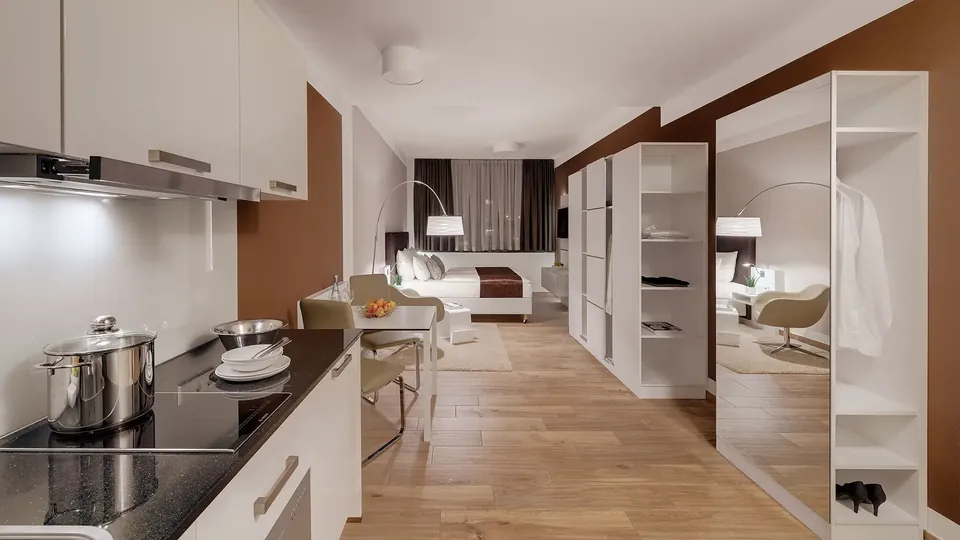 AltHnHomeApartments4